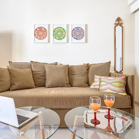 Academia Apartment *